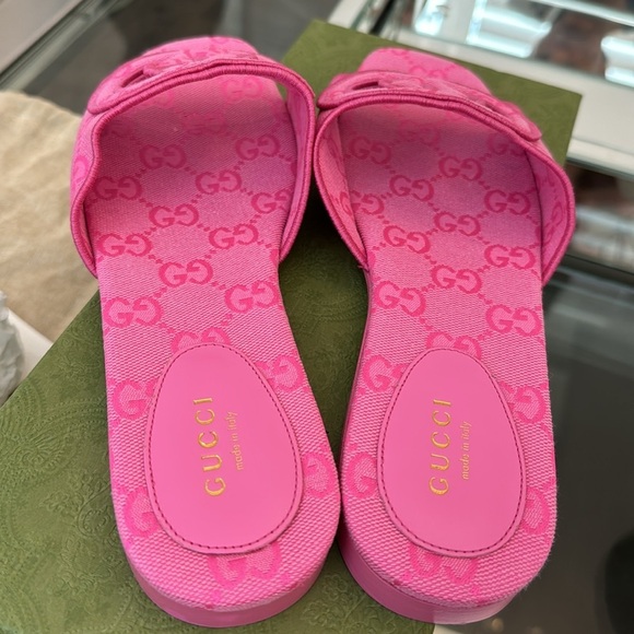 AUTHENTIC NEW  GUCCI 
WOMEN'S INTERLOCKING G SLIDE SANDAL size 38 (8 US) - Picture 11 of 17